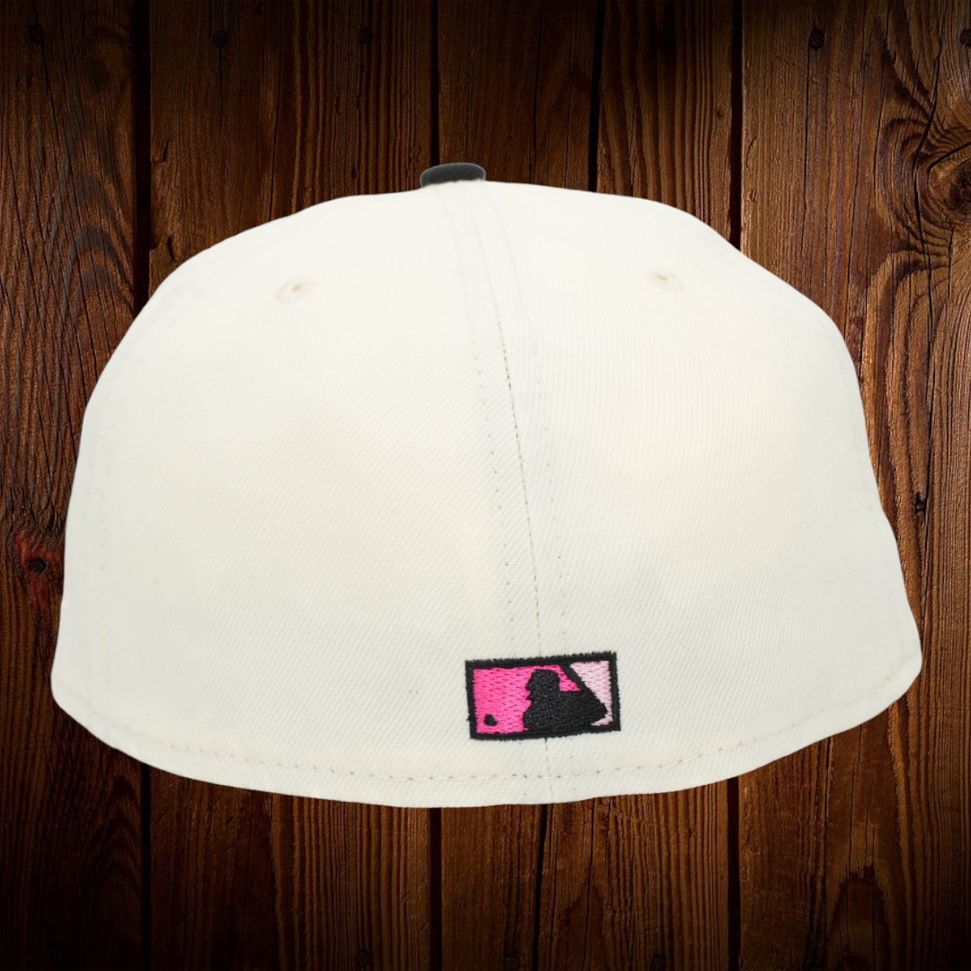 Los Angeles Dodgers New Era Chrome/Black Bill With Pink  display picture 1
