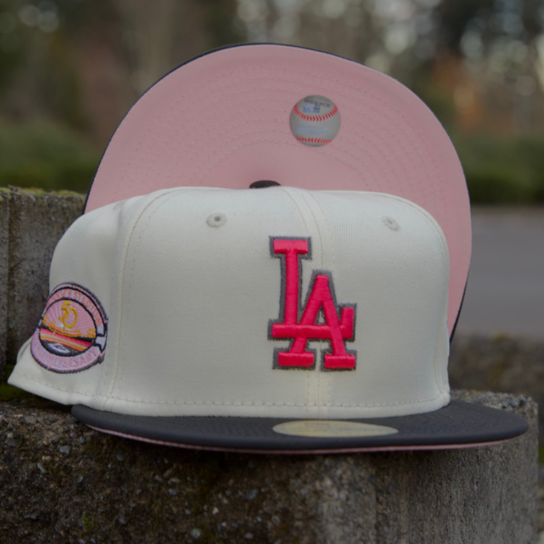 Los Angeles Dodgers New Era Chrome/Black Bill With Pink